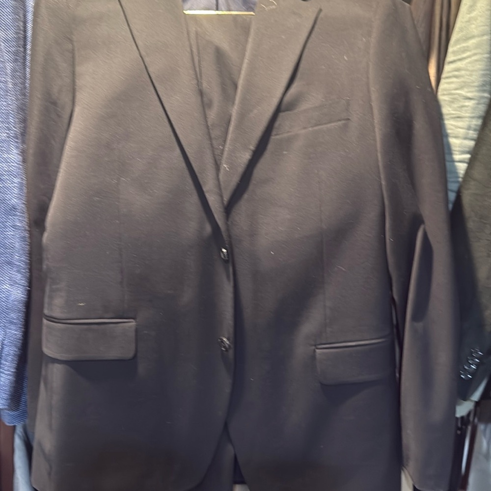Tommy Hilfiger classic black suit 44L. Only Worn 2x